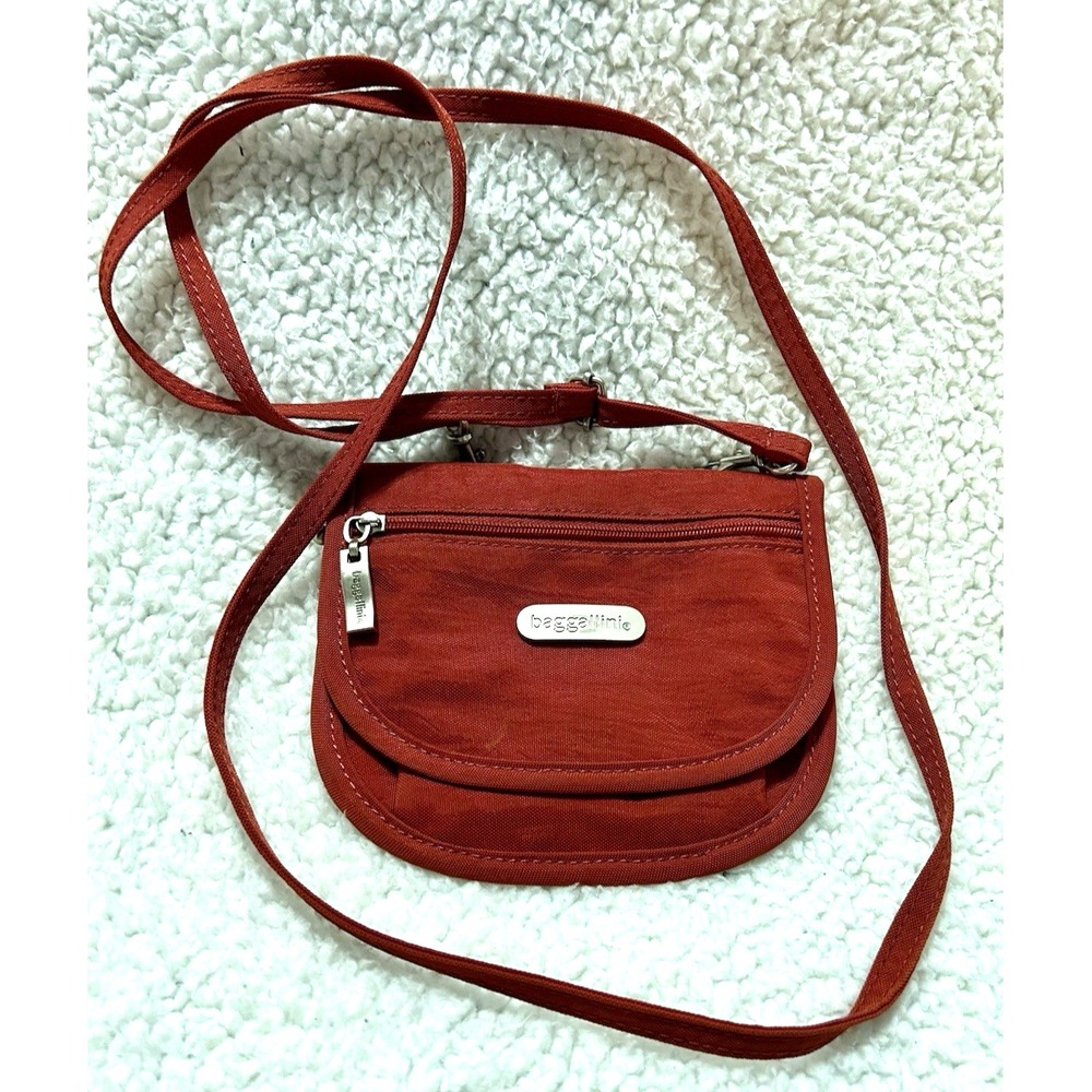BAGGALLINI Red Nylon Mini Wallet Organizer Crossbody Bag. Flap with snap (SH)